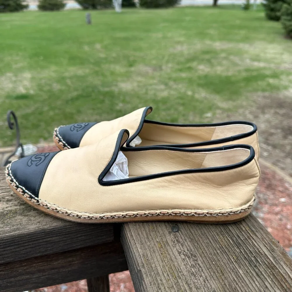 CHANEL 19C Lambskin Beige/Black Mocassins Loafers W/Box women's Size 40